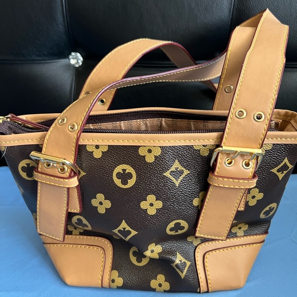 Cute handbag for sale - Picture 3 of 5